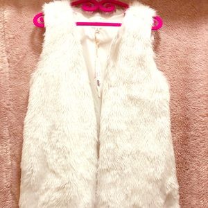 White Faux Fur Vest🎉🎉😍